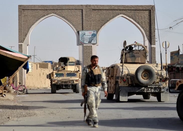 انفجار موتربمب در غزنی؛ یک راننده کشته شد و هفت سرباز ارتش زخمی شدند