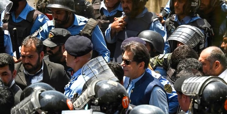  دادگاه عالی پاکستان حکم آزادی عمران خان را صادر کرد/ قرار وثیقه دو هفته ای برای نخست وزیر سابق پاکستان