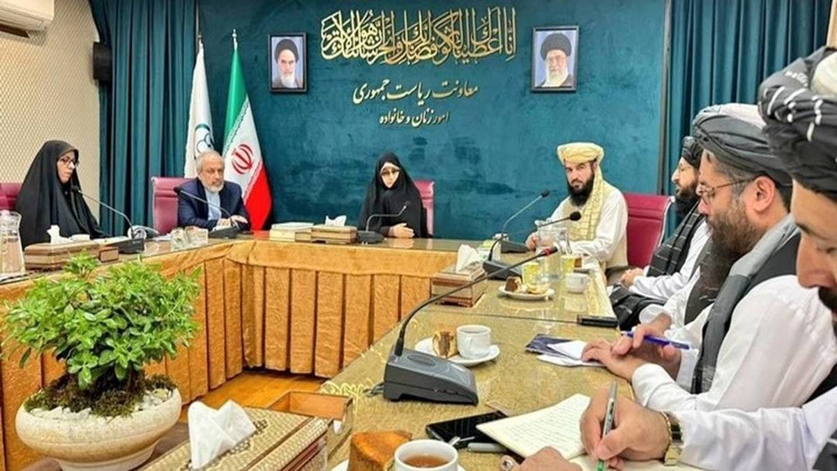 معاون رییس جمهور ایران خبر بستن قرارداد با هیئت طالبان را تکذیب کرد