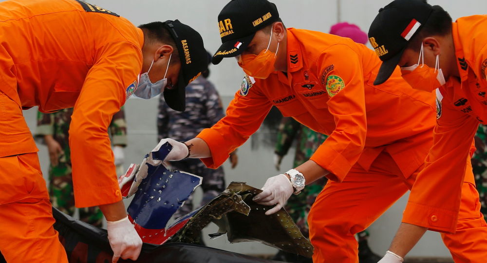 محل سقوط طیارۀ اندونزیایی در دریا شناسایی شد 