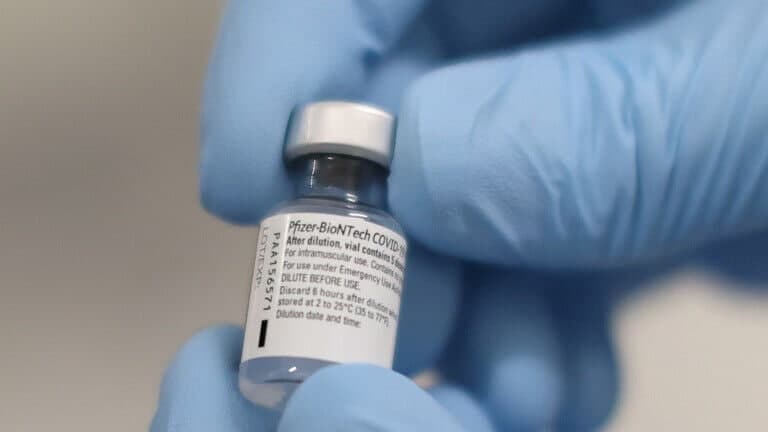 مرگ 6 نفر در مراحل آزمایش واکسن کرونا شرکت فایزر