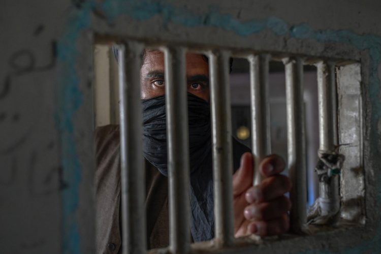 تجاوز گروهی طالبان به یک زن فعال حقوق بشر در زندان