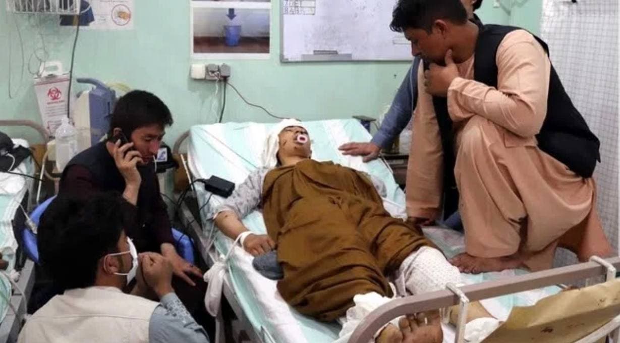 مجروحان انفجار مسجد شیعیان در قندهار برای درمان به ایران انتقال داده شده اند