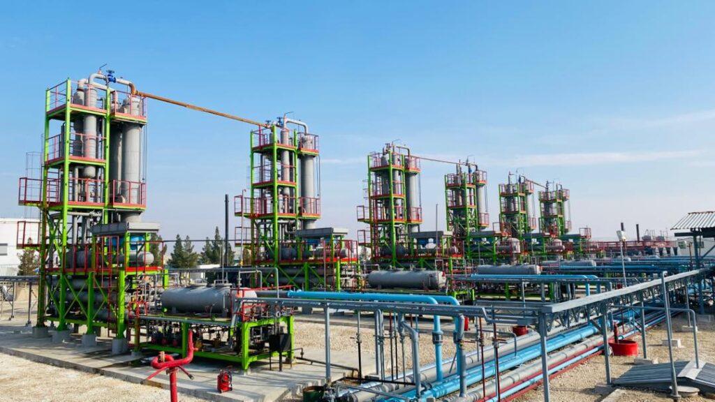 ایران آمادۀ همکاری در بخش توسعۀ پالایشگاه های نفتی بلخ شد ایران آمادۀ همکاری در بخش توسعۀ پالایشگاه های نفتی بلخ شد