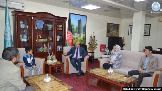  کم سن ترین دانشجوی دانشگاه کابل - تصویر دوم خبر