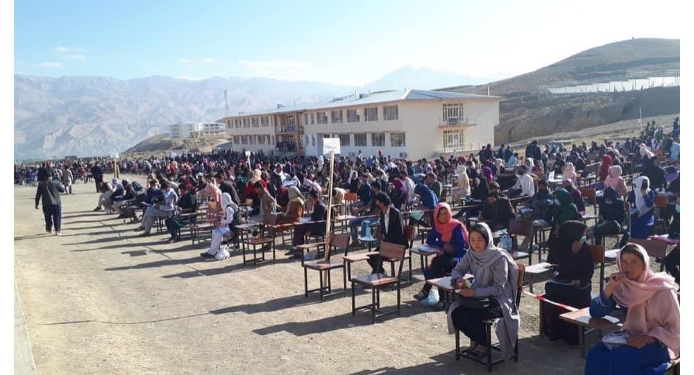 دختران بدخشانی در مسیر دانشگاه: نیم شرکت کنندگان کانکور دختر اند - خبرگزاری افغان ایرکا
