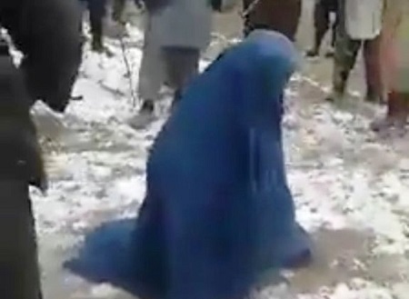 واکنش ها به دادگاۀ صحرایی یک خانم در بخش زیر حاکمیت دولت در تخار - خبرگزاری افغان ایرکا