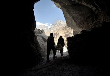 گروه های هراس افگن سالانه میلیون ها دالر از استخراج غیر قانونی معادن عاید دارند - خبرگزاری افغان ایرکا