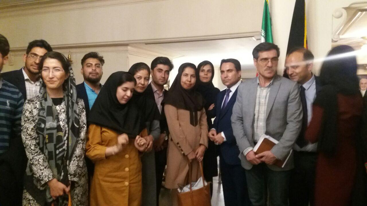 برگزاری انتخابات نمایندگان اقشار مختلف مهاجرین افغانستانی در تهران برای اشتراک در لویه جرگه مشورتی صلح - تصویر دوم خبر