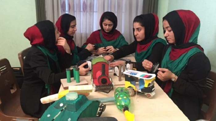 دختران هراتی با وساطت ترامپ برای مسابقه روبات ها به واشنگتن می روند - خبرگزاری افغان ایرکا