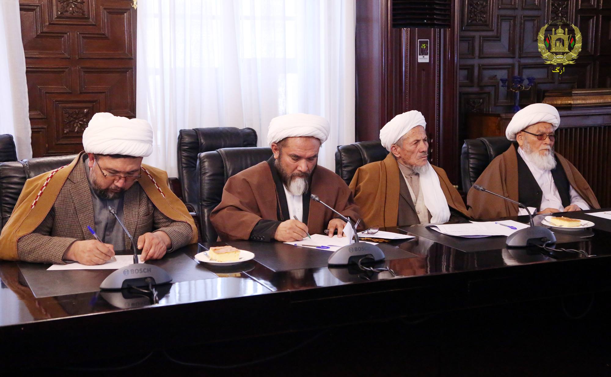 رئیس جمهور غنی در دیدار با نمایندگان شورای علمای اهل تشیع، پیشنهاد ایجاد حوزۀ چهاردهم امنیتی را منظور کرد - تصویر دوم خبر