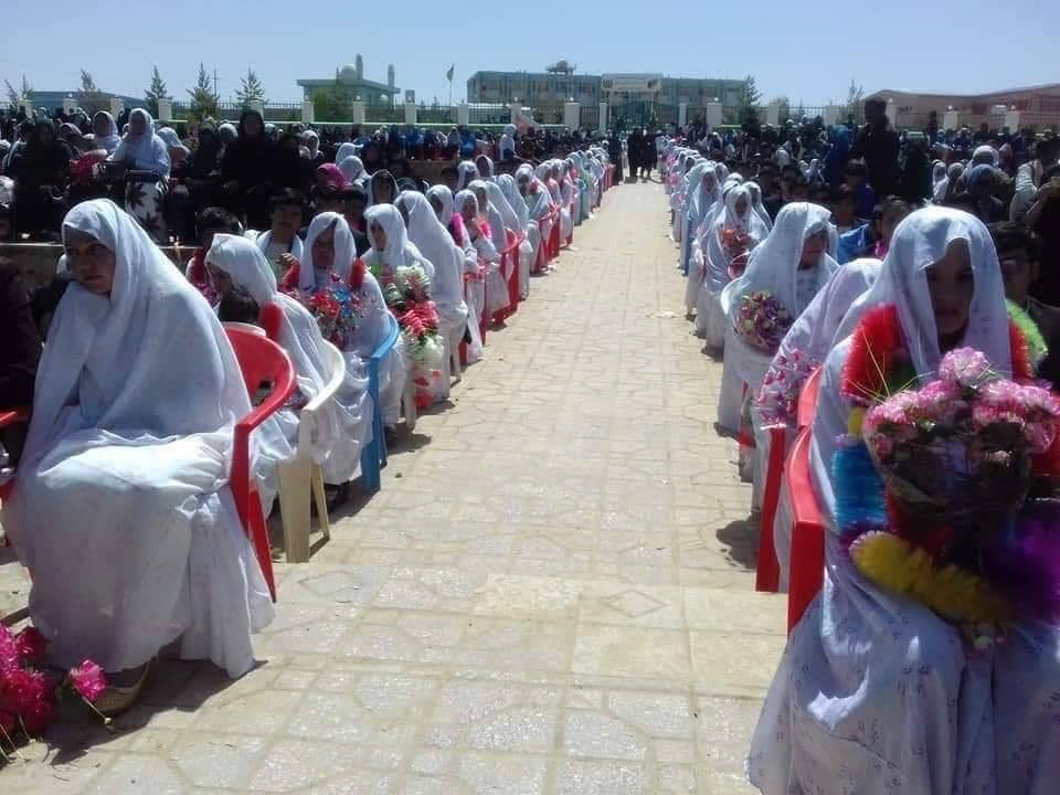 عروسی دسته جمعی 100 زوج جوان در دایکندی - خبرگزاری افغان ایرکا