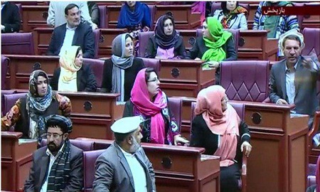 برخی اعضای مجلس: گفته های غنی بوی قومی می دهد - خبرگزاری افغان ایرکا