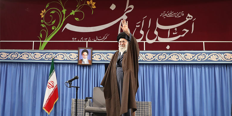 امام خامنه ای: شاخصه ی زن غربی برهنگی است - خبرگزاری افغان ایرکا