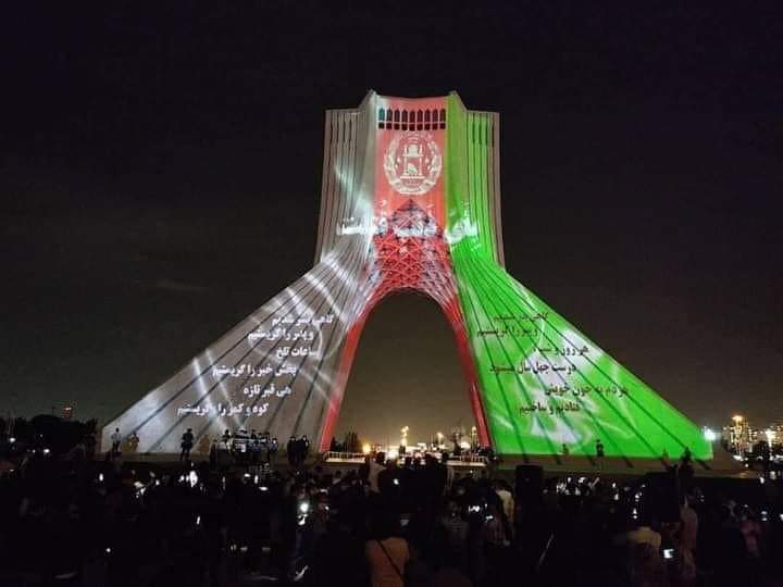 نور افشانی برج آزادی به یاد دانش آموزان دختر در کابل - خبرگزاری افغان ایرکا