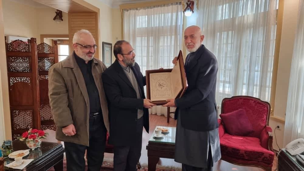 کرزی: جامعه جهانی با حکومت جدید افغانستان وارد تعامل شود  - تصویر دوم خبر