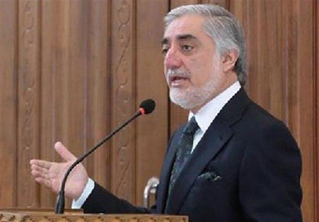 رئیس اجرایی در حضور گلبدین حکمتیار به سخنان وی واکنش نشان داد/طالبان را براداران حکمتیار می گویم 