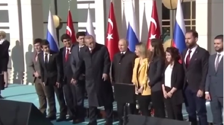 اردوغان دختر همراه پوتین را کنار خود برد - خبرگزاری افغان ایرکا