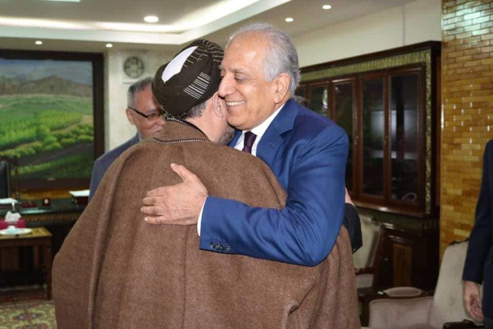 محمد محقق در دیدار با خلیل زاد: صلح و آتش بس با طالبان باید فراگیر باشد - تصویر سوم خبر