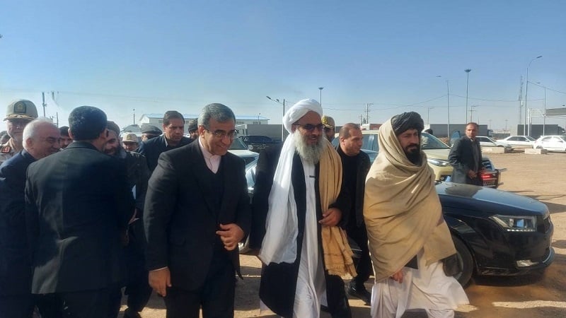 والی هرات و مقامات ایرانی دربارۀ گسترش روابط تجاری گفت وگو کردند والی هرات و مقامات ایرانی دربارۀ گسترش روابط تجاری گفت وگو کردند