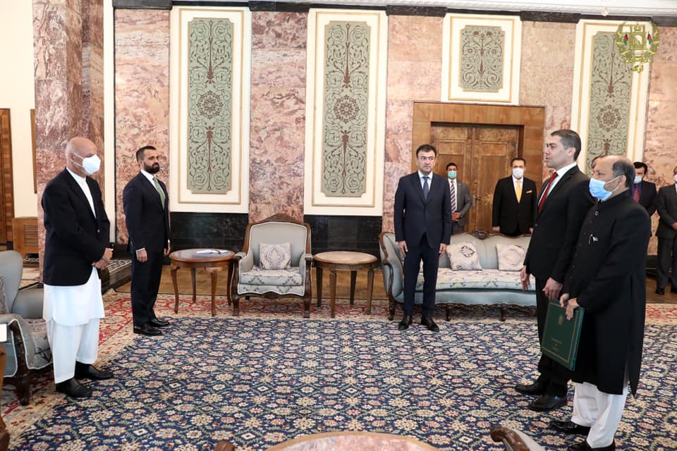 رئیس جمهور غنی اعتمادنامه سفیر جدید پاکستان را پذیرفت - خبرگزاری افغان ایرکا