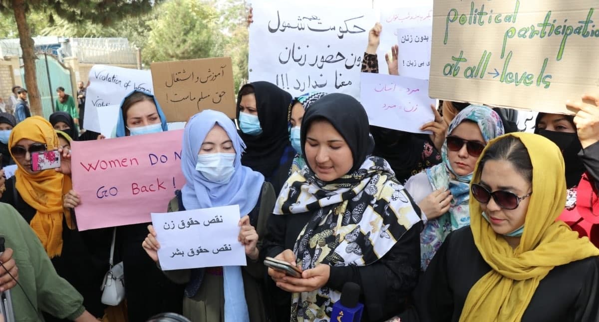  تظاهرات زنان مزارشریف به منظور حق خواهی و تشکیل حکومت همه شمول - خبرگزاری افغان ایرکا