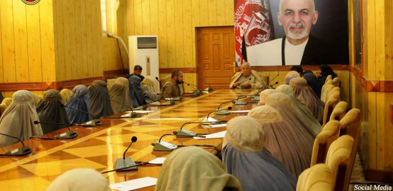 دیدار و گفت وگوی زلمی ویسا والی قندهار با جمعی از زنان روپوشیده این ولایت - خبرگزاری افغان ایرکا