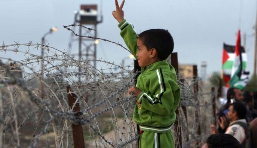 مشارکت پرشور فلیسطینیان در چهاردهمین راهپیمایی بازگشت/ 7 فلسطینی در مرز غزه مجروح شدند 