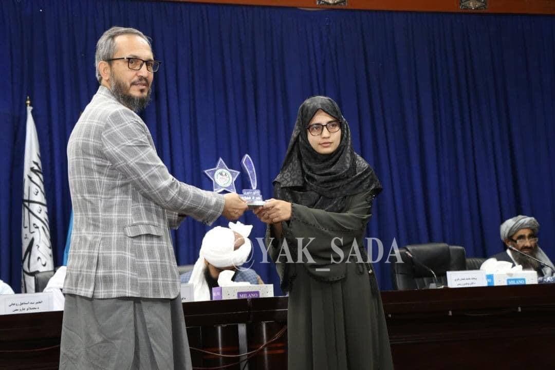 وزارت تحصیلات عالی از دانشجویان پیشتاز تقدیر بعمل آورد  - تصویر دوم خبر