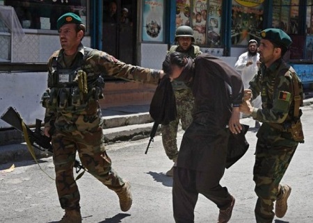 با کشته و دستگیر شدن مهاجمان انتحاری، حمله گروهی ننگرهار پایان یافت - خبرگزاری افغان ایرکا