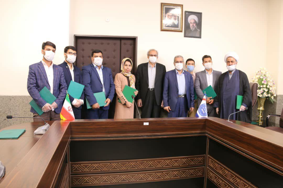 جلسه تقدیر از کارگروپ جوانان محصل افغان تیم مبارزه با کرونا توسط مقامات ایرانی - تصویر دوم خبر