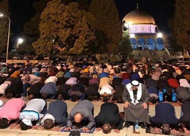 حضور 100 هزار فلسطینی در مسجد الاقصی در آستانه ی روز جهانی قدس - تصویر دوم خبر