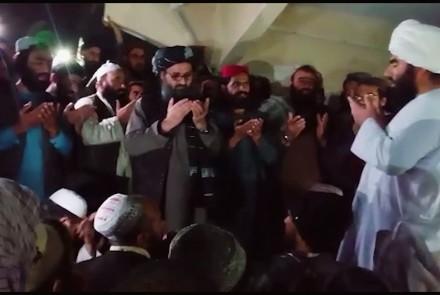 ملا برادر در دیدار با زخمیان طالبان در شهر کراچی پاکستان: رهبری طالبان در پاکستان در جریان مذاکرات صلح قرار دارد  - خبرگزاری افغان ایرکا