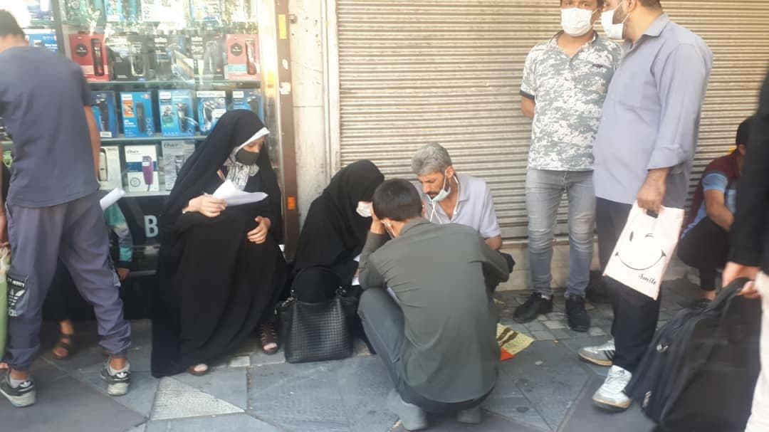 مهاجرین افغانستانی جلو سفارت آلمان در تهران جهت خروج از ایران - تصویر سوم خبر
