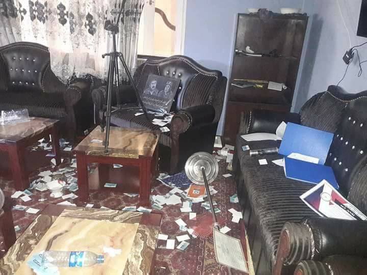 حمله نظامیان ارتش به منزل نظام الدین قیصاری - تصویر سوم خبر