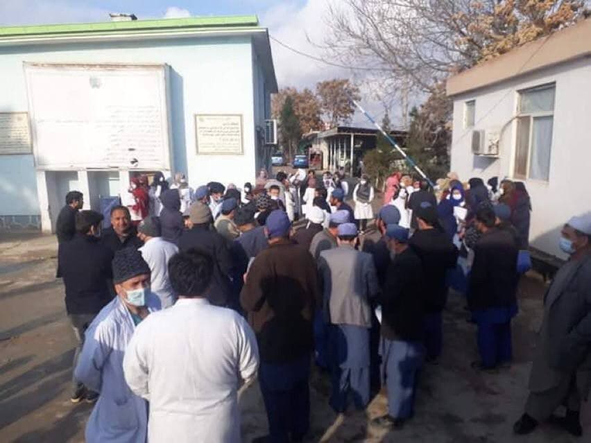 اعتصاب کاری کارمندان بهداشتی و خدماتى شفاخانه ولایتى سمنگان - خبرگزاری افغان ایرکا