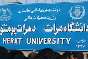 کنسولگری ایران ده ها جلد کتاب به دانشگاه هرات هدیه کرد - خبرگزاری افغان ایرکا