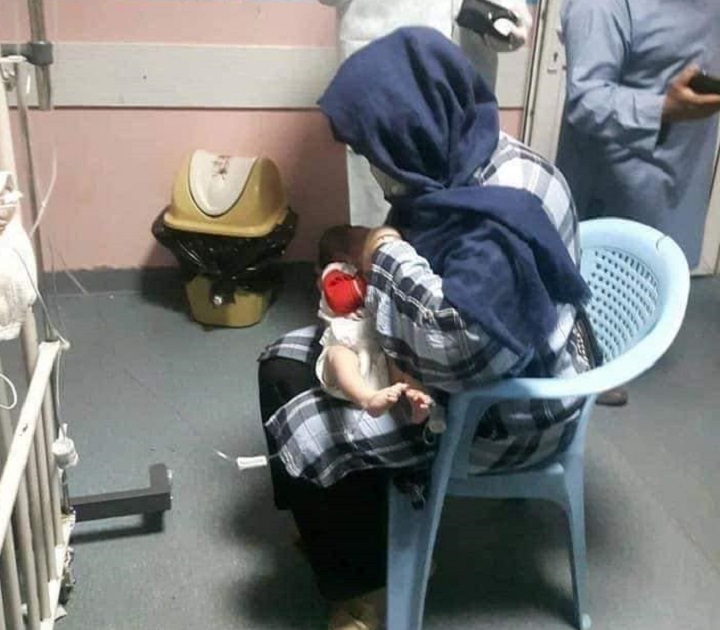 مادری به نوزادان بازمانده از حمله ی دشت برچی شیر داد - خبرگزاری افغان ایرکا