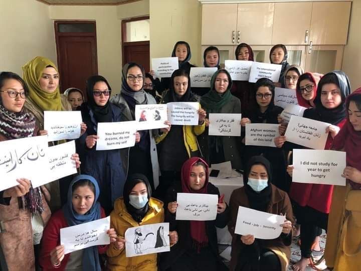 بانوان معترض: «بی کاری باعث بی نانی، بی نانی باعث مرگ» - تصویر سوم خبر