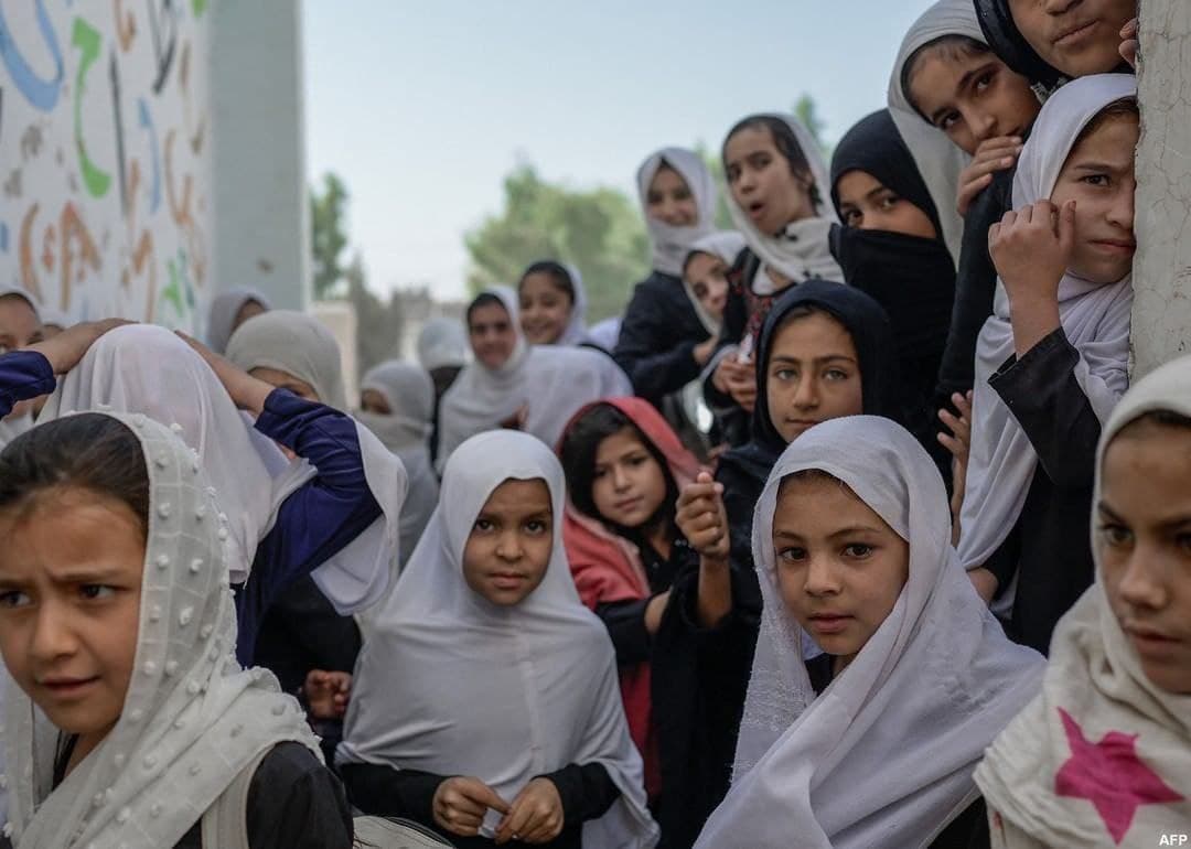 تصاویری از حضور دختران  در یکی از مکتب های  قندهار - تصویر دوم خبر
