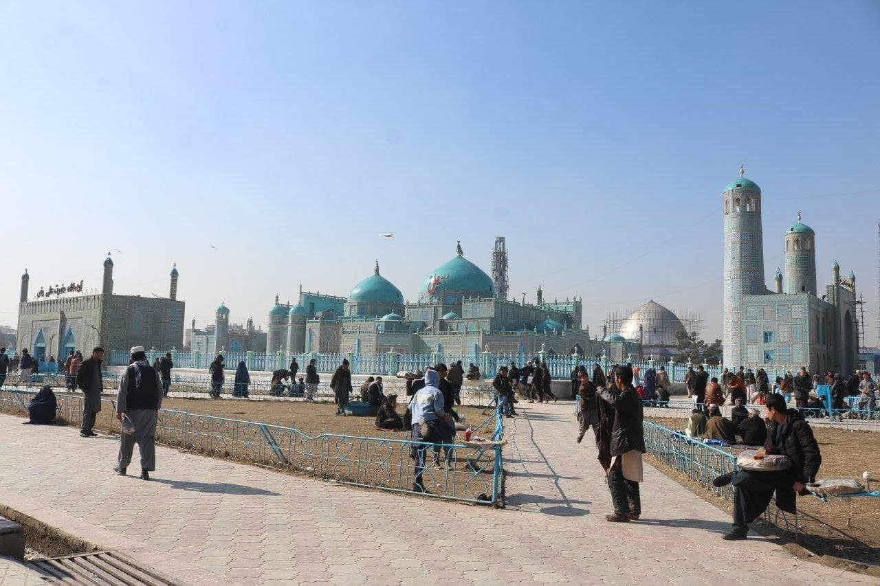 مزار شریف برای پذیرایی از مهمانان نوروزی و میله گل سرخ آماده می شود - خبرگزاری افغان ایرکا