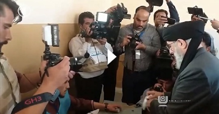 گلبدین حکمتیار با شناسنامه بدون استیکر رای داد! - خبرگزاری افغان ایرکا