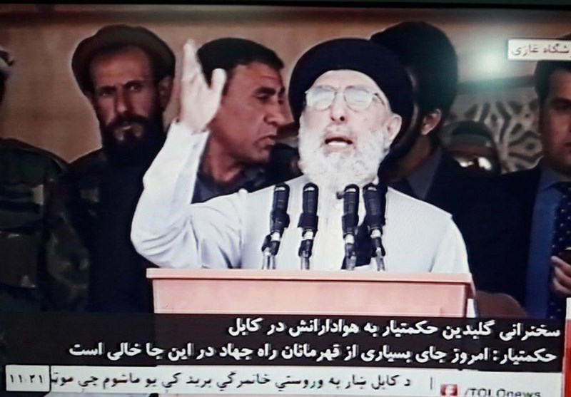 آغاز سخنرانی حکمتیار در جمع هواداران خود پس از دو دهه در کابل: در برابر هر اشغالگر مقاومت می کنم
