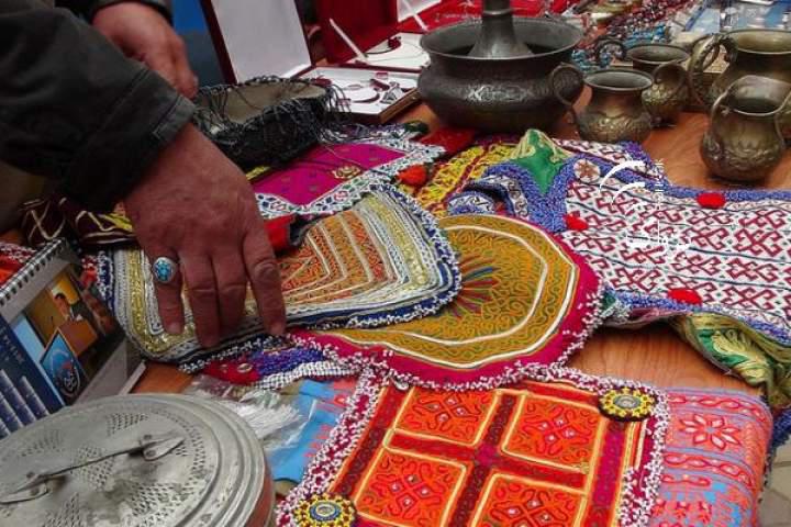 تقابل گلدوزهای سنتی و دستگاه های گلدوزی در غزنی - خبرگزاری افغان ایرکا