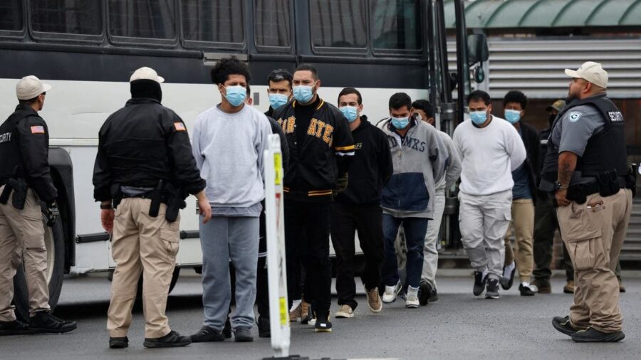 تلاش ترامپ برای اخراج مهاجران؛ 3 هزار دلار بگیرید از آمریکا بروید