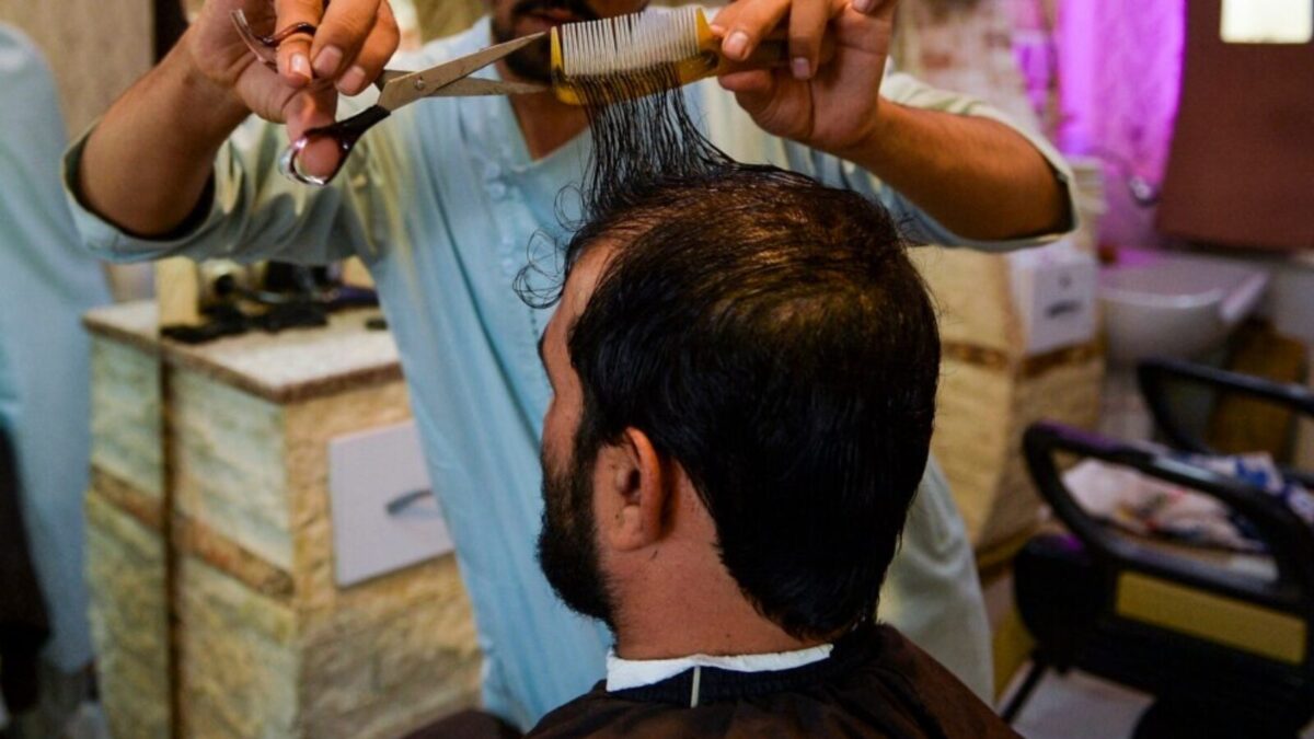 منابع: طالبان تراشیدن ریش را در هلمند ممنوع کردند
