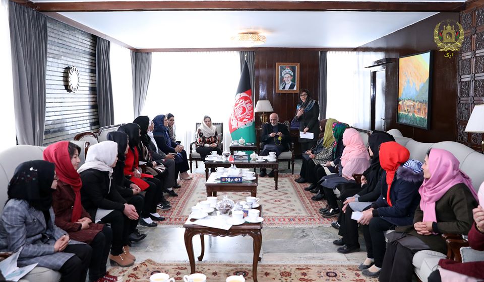 غنی در تیم ماین پاکی زنان ولایت بامیان: حمایت از زنان و بلندبردن ظرفیت آنان وظیفۀ اساسی دولت است - خبرگزاری افغان ایرکا