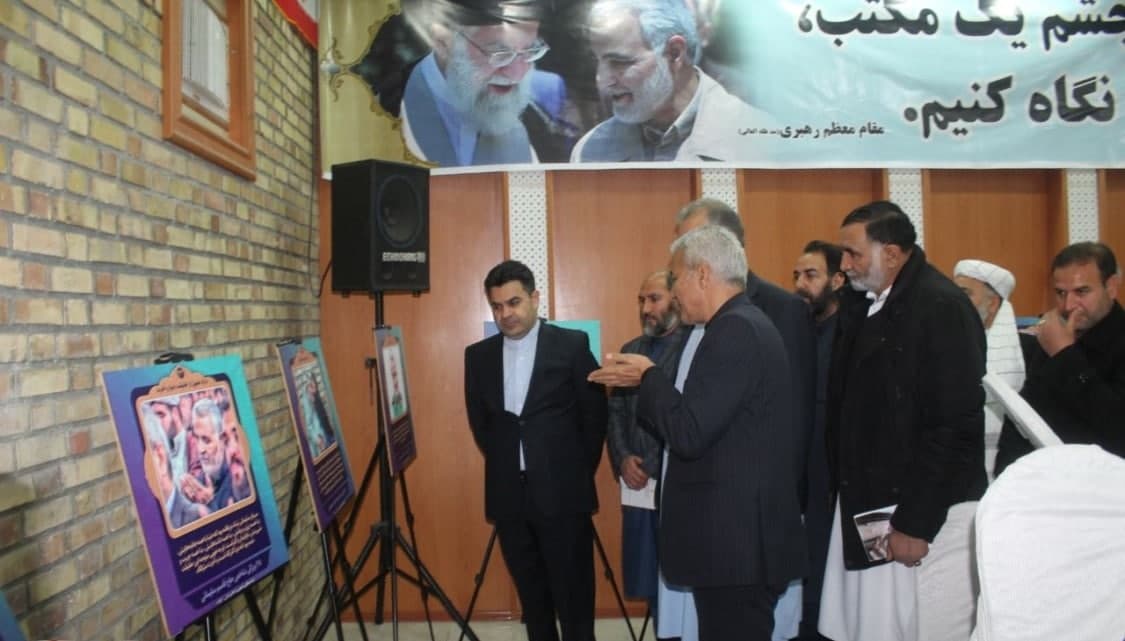 برگزاری نمایشگاه عکس به مناسبت دومین سالگرد شهادت سردار سلیمانی در هرات - خبرگزاری افغان ایرکا