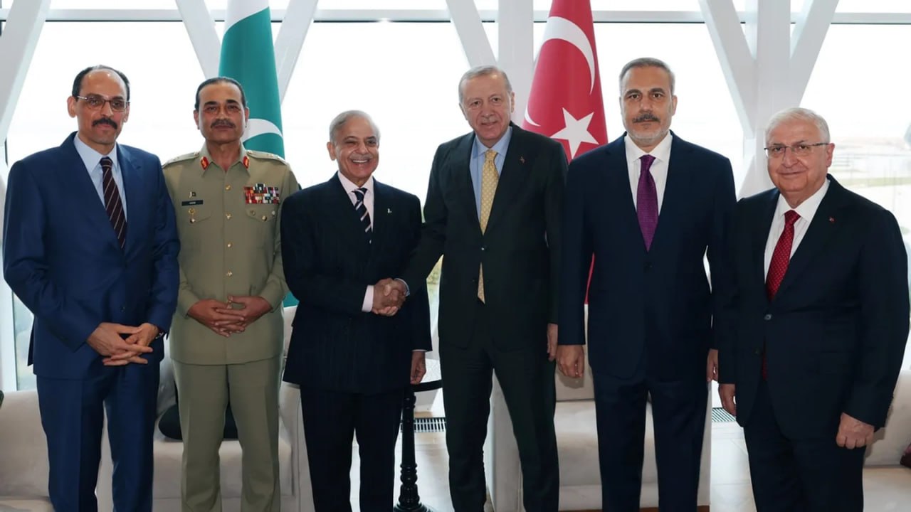اردوغان بر اهمیت حفظ آتش بس بین پاکستان و طالبان تأکید کرد اردوغان بر اهمیت حفظ آتش بس بین پاکستان و طالبان تأکید کرد