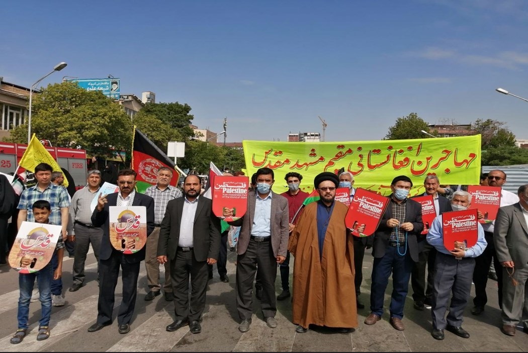  حضور سردار قاآنی در جمع راهپیمایان روز قدس لشکر فاطمیون در مشهد  - تصویر سوم خبر